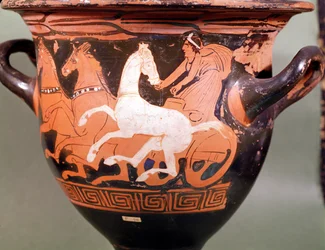 Červenofigurový zvonový krater zobrazující vozataje na čtyřkolce v plné rychlosti, řečtina, konec 5. století př.n.l.